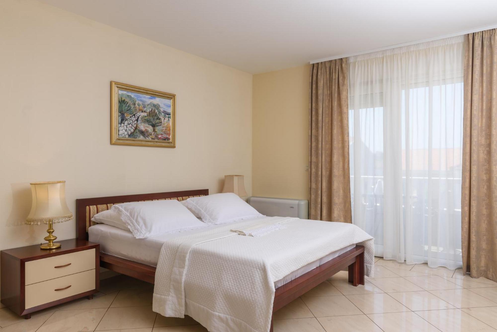 Apartments Jozic Трогир Экстерьер фото