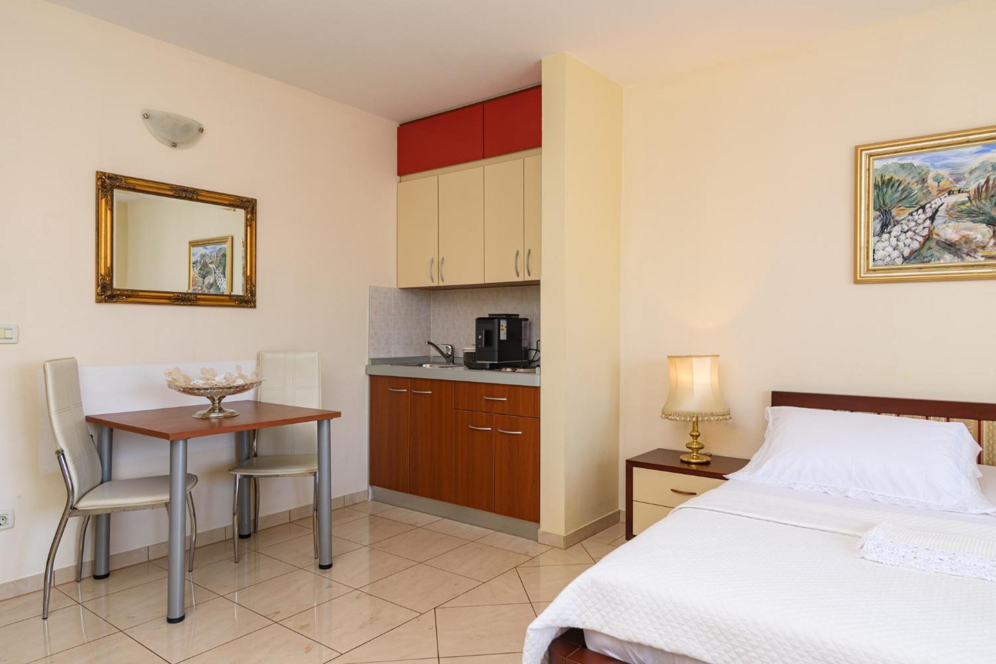 Apartments Jozic Трогир Экстерьер фото