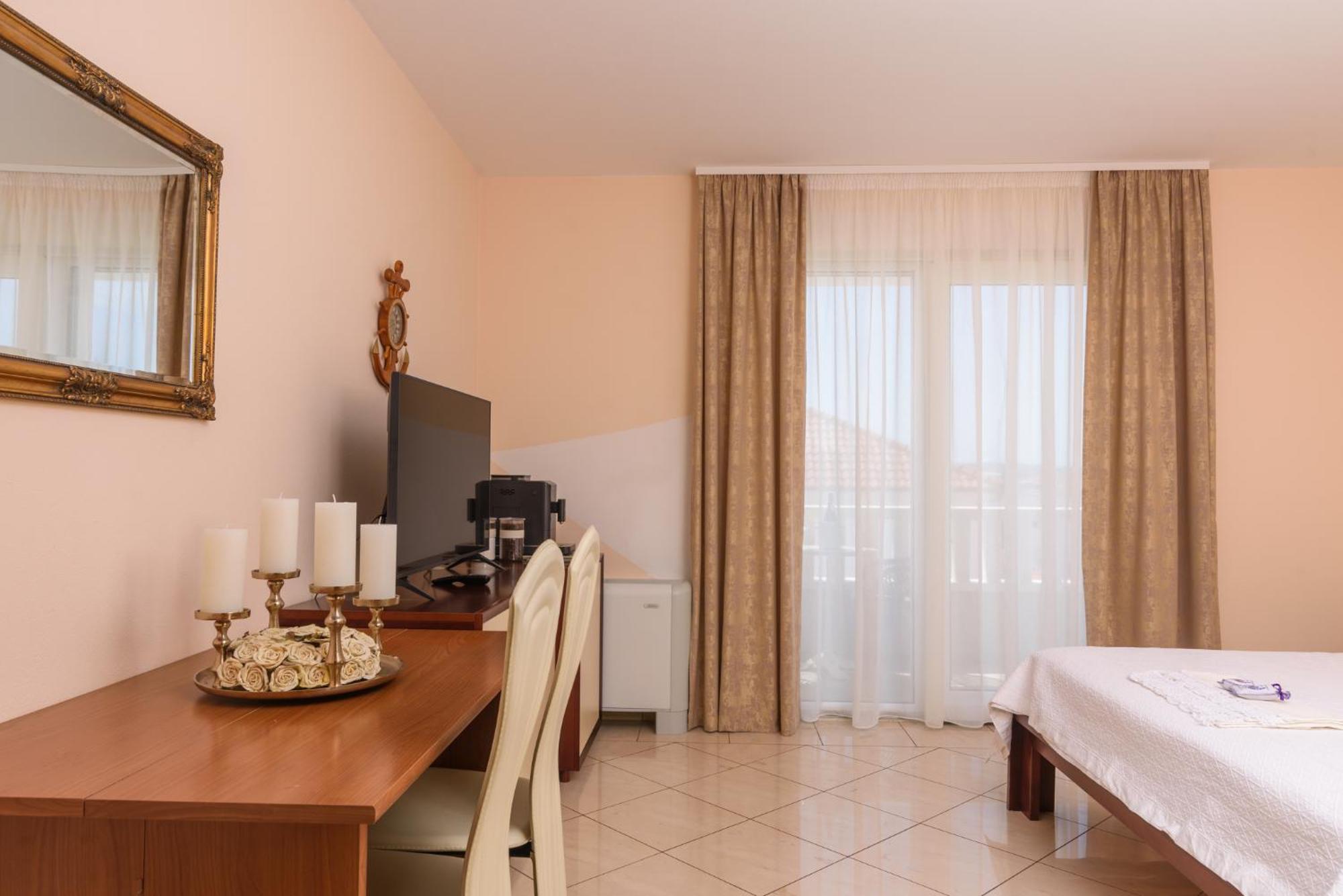 Apartments Jozic Трогир Экстерьер фото